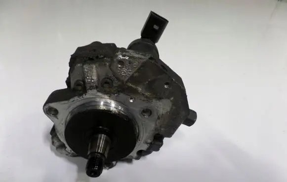 BMW 1 E81 E87 Fuel injection high pressure pump 204D4