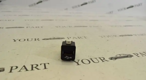 BMW X3 F25 USB socket connector 9237656