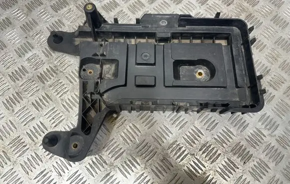 Volkswagen Tiguan Battery tray 1K0915333