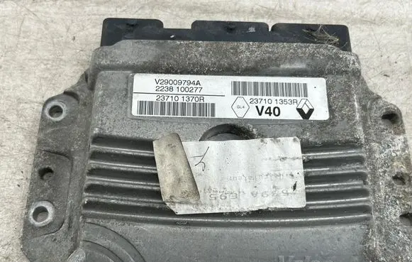 Renault Megane III Engine control unit/module V29009794A 237101370R 237101353R
