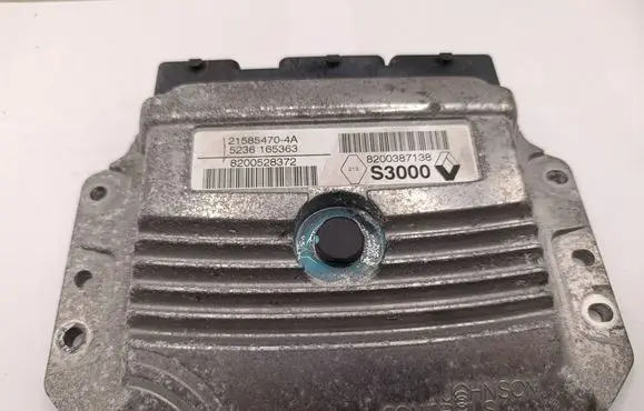 Renault Megane II Engine control unit/module 8200528372 215854704A 8200387138