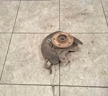 Mercedes-Benz Vito Viano W447 Front wheel hub A4473300720