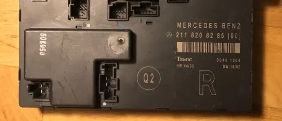 Mercedes-Benz E W211 Sliding door control unit/module 21182082 F253744 8675328