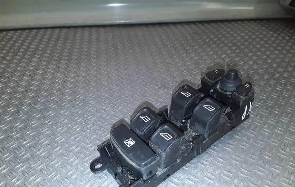 Volvo V70 Electric window control switch 31295114AA