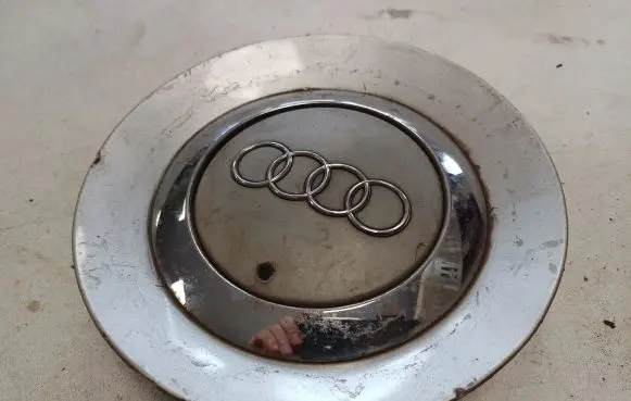 Audi A6 S6 C6 4F Original wheel cap 4F0601165