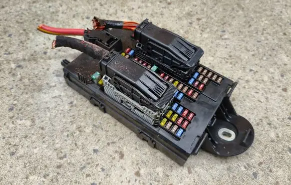 Volvo XC90 Fuse module 31346672 0048449 K067R