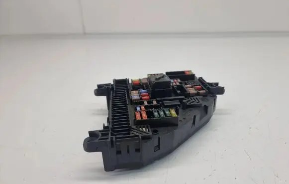 BMW 5 F10 F11 Fuse module 1670499