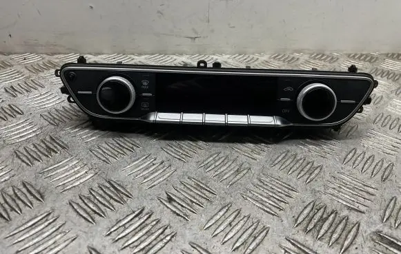 Audi A4 S4 B9 Climate control unit 8W0820043F