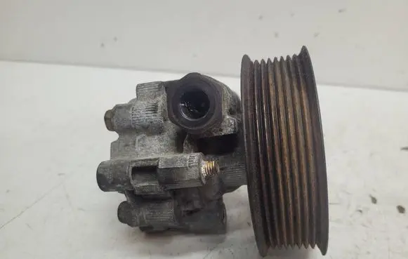 Land Rover Discovery 3 - LR3 Power steering pump