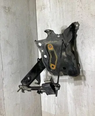 Battery bracket