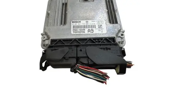 Toyota Corolla E120 E130 Engine control unit/module 0281011733 8966102A90 1039S11041