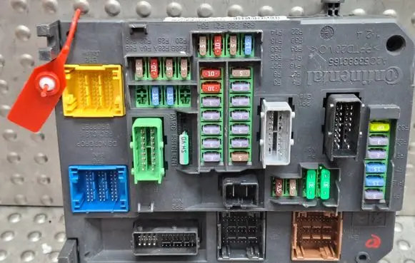 Citroen C4 II Fuse box set S26312532 9812334380 A2C3884850100