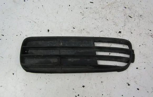 Audi 80 90 S2 B4 Front bumper lower grill 8A0807345