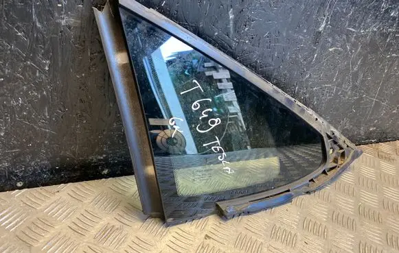 Tesla Model S Rear side window 104719100A