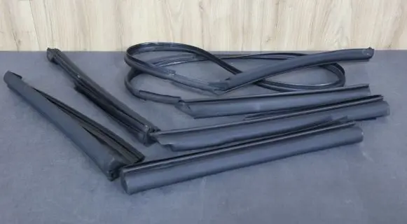 Mercedes-Benz CLK A209 C209 Seal rubber (tailgate) 