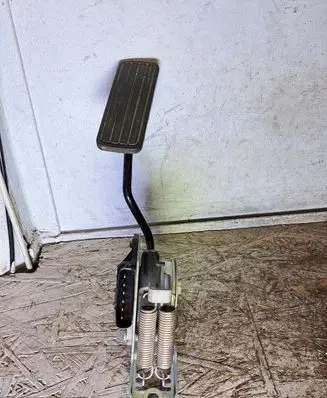 Subaru Forester SG Accelerator throttle pedal 36010SA010 1988000100 04G04