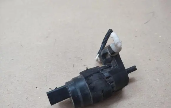 Audi A4 S4 B8 8K Windscreen/windshield washer pump 8K9955647