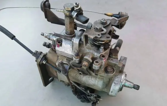 Volkswagen Golf III Fuel injection high pressure pump 068130081M 06314855 0460434027
