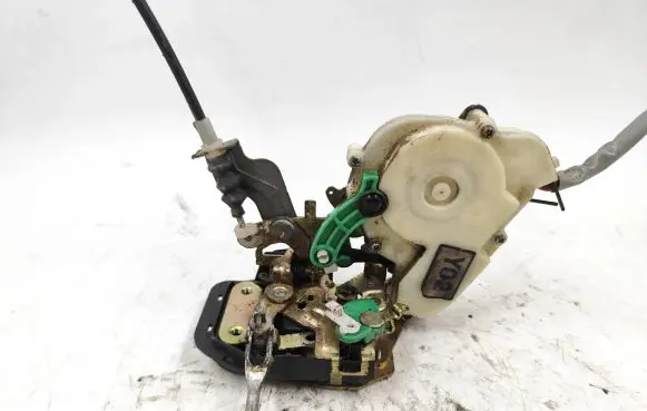 KIA Sorento Front door lock