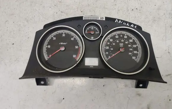 Opel Zafira B Speedometer (instrument cluster) 13267548