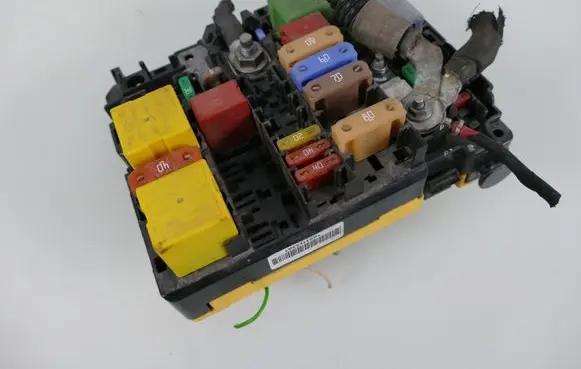 Peugeot 208 Fuse box set 9804848480