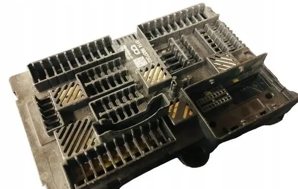 BMW 5 G30 G31 Fuse module 6837092