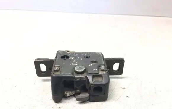 Audi A6 S6 C4 4A Tailgate/trunk/boot lock/catch/latch 4A9827505C