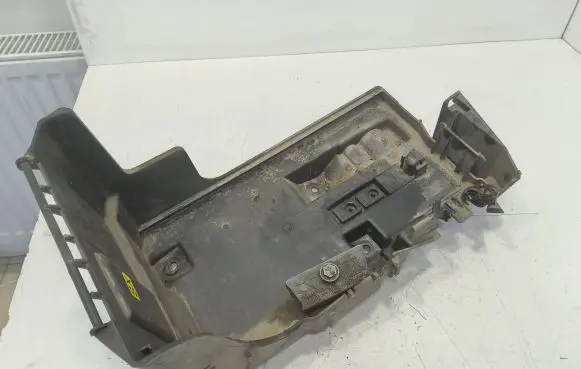 Opel Vectra C Battery box tray 13111797