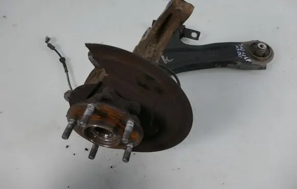 Nissan Qashqai+2 Front wheel bearing hub 