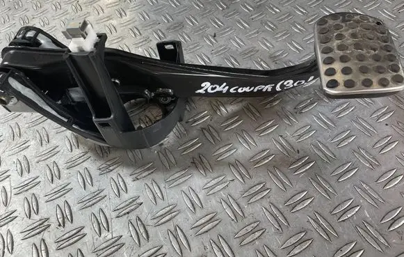 Mercedes-Benz C W204 Brake pedal A2042902001