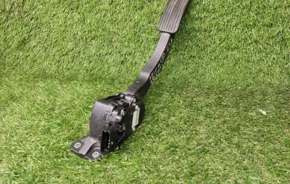 Chevrolet Epica Accelerator throttle pedal 96408078