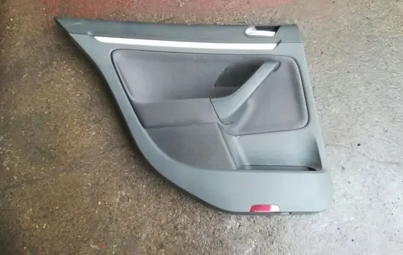 Volkswagen Jetta V Rear door card panel trim