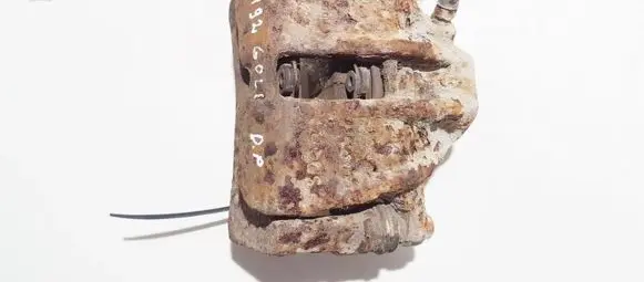 Volkswagen Golf III Front brake caliper