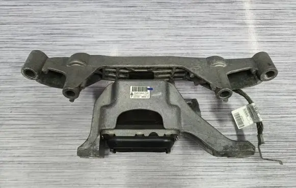 Mini Cooper Countryman R60 Engine mount bracket 6782374 6772032
