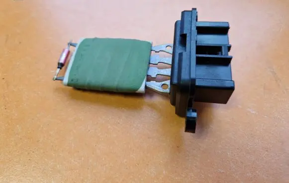 Fiat Panda III Heater blower motor/fan resistor 142130500