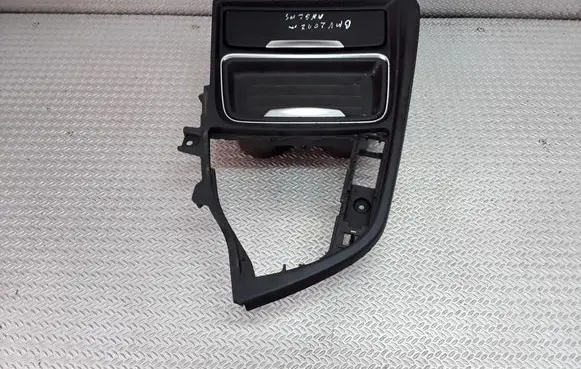 Cup holder front