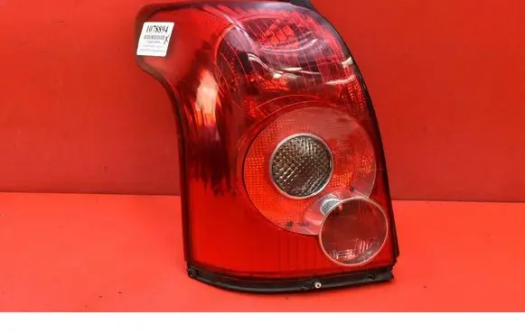 Toyota Avensis Verso Rear/tail lights 35114