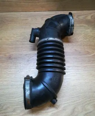 Volvo S40, V40 Air intake hose/pipe 30620548 5V064S0CAT