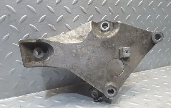 BMW 1 E81 E87 Engine mounting bracket 6775041 592801 22116775041