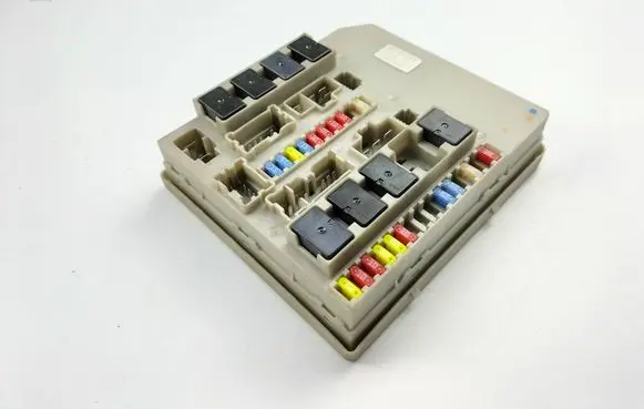 Renault Clio III Fuse module 674658A