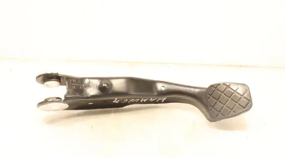 Volkswagen Golf VII Clutch pedal 