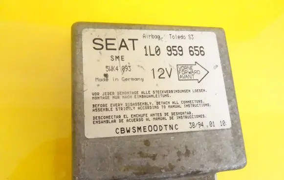Volkswagen Golf III Airbag control unit/module 1L0959656