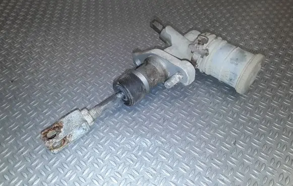 Suzuki Vitara (ET/TA) Clutch master cylinder 