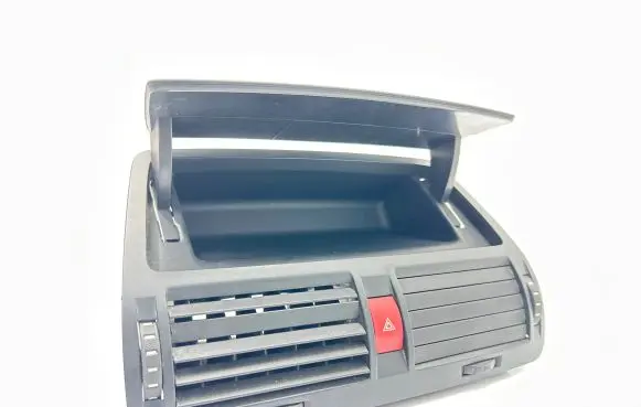 Skoda Octavia Mk2 (1Z) Dash center air vent grill 1Z0820951
