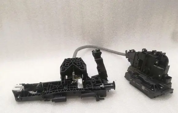 Mercedes-Benz GLS X166 Front door lock A0997201335 A2047602534