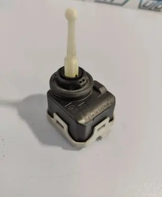 Volvo S40, V40 Headlight level adjustment motor 007878