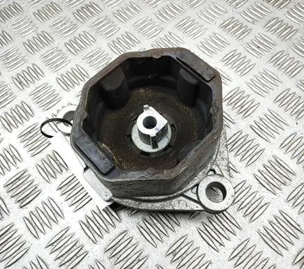 Volvo XC40 Engine mount bracket 31686296