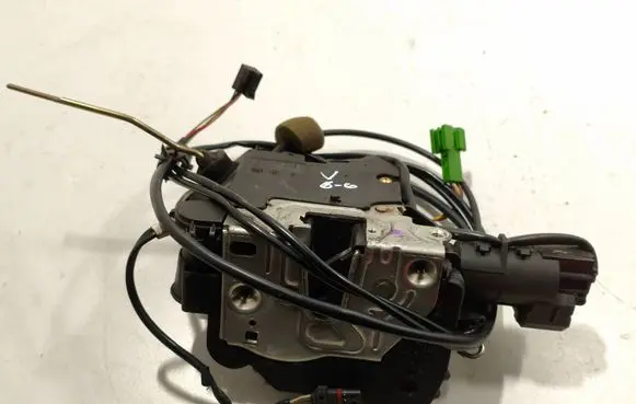 Mercedes-Benz E W211 Front door lock 2117200935