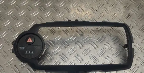Toyota Yaris Radio/GPS head unit trim 864510D040