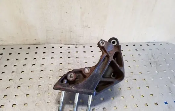 Mitsubishi Outlander Engine mounting bracket